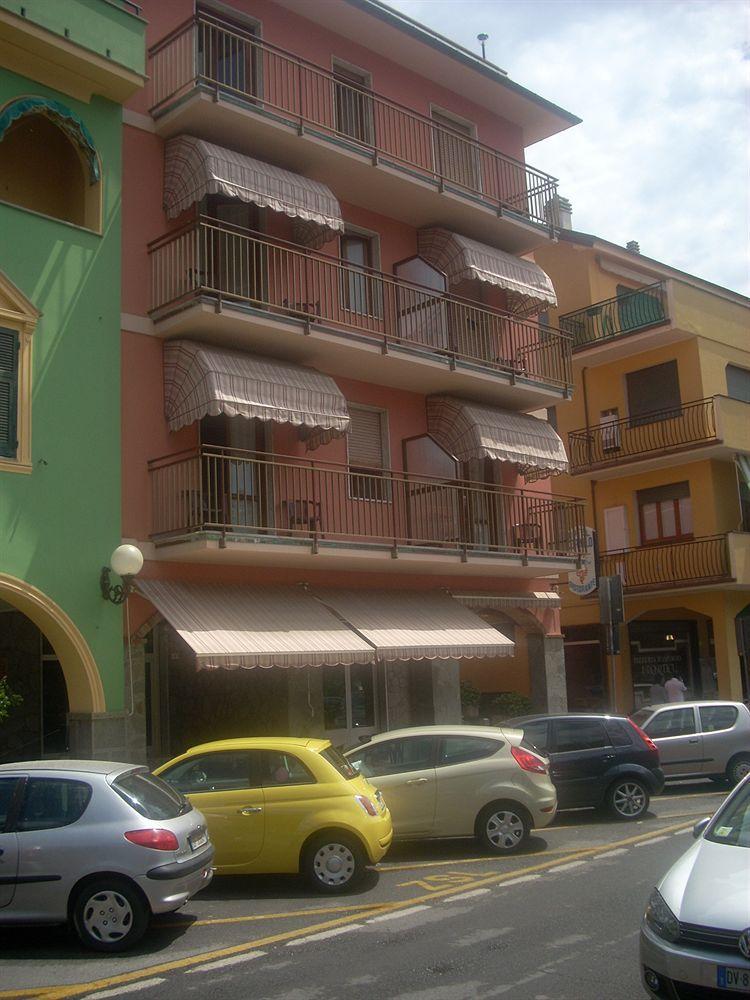 מונליה Hotel Corallo מראה חיצוני תמונה